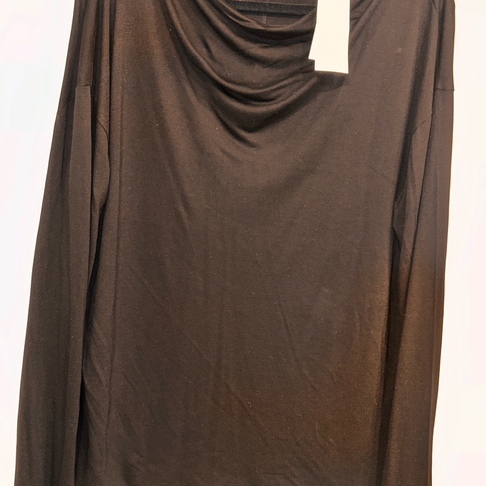 After shoulder lung sleeve black Vince shirt. Never worn tag still on!!!